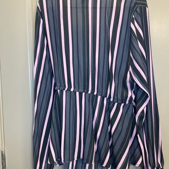 Torrid Stripe Crepe Crop Wrap Blouse Purple - Size 2 - Picture 4 of 10
